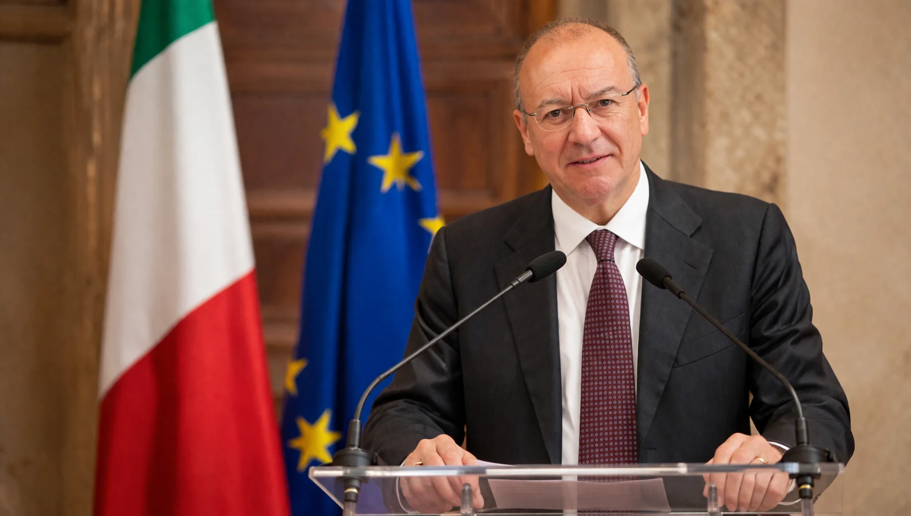 Istituti tecnici, Valditara: "Attuiamo la riforma nel dialogo". I sindacati: "Così si taglia la cultura di base"