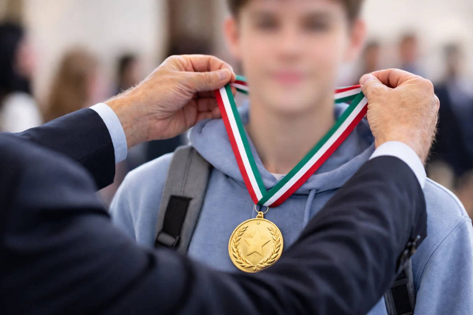 Valditara premia studente eroe: il gesto che ha salvato la docente