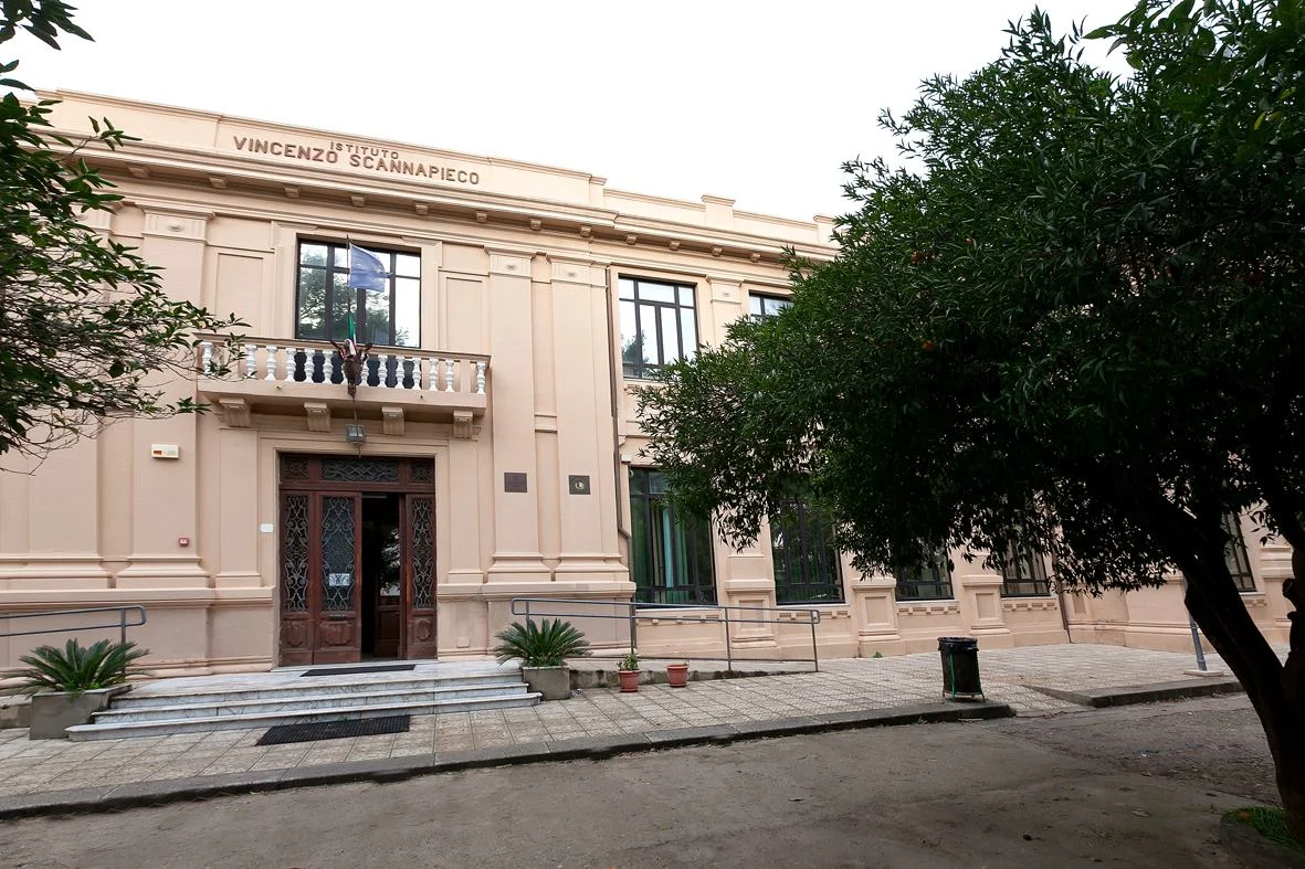 Scuola: docenti del Liceo Classico “Ivo Oliveti” di Locri denunciano degrado, chiedono aiuto alle istituzioni.