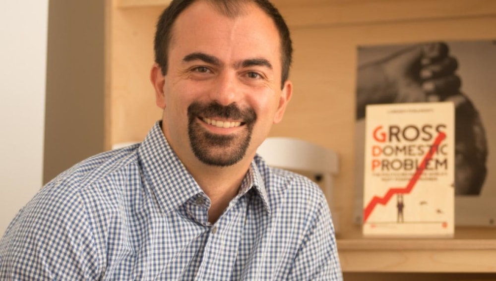 Concorsi scuola, Fioramonti annuncia: "Il via tra qualche settimana"