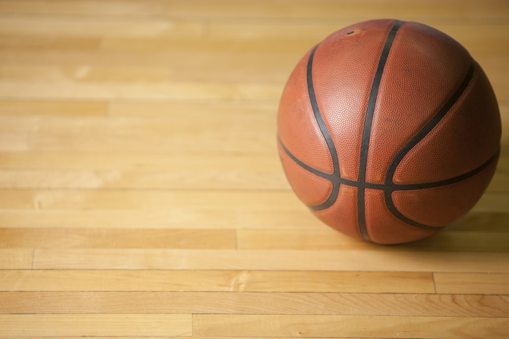 Studente cade nell'ora di Educazione Fisica, il padre inveisce contro il professore