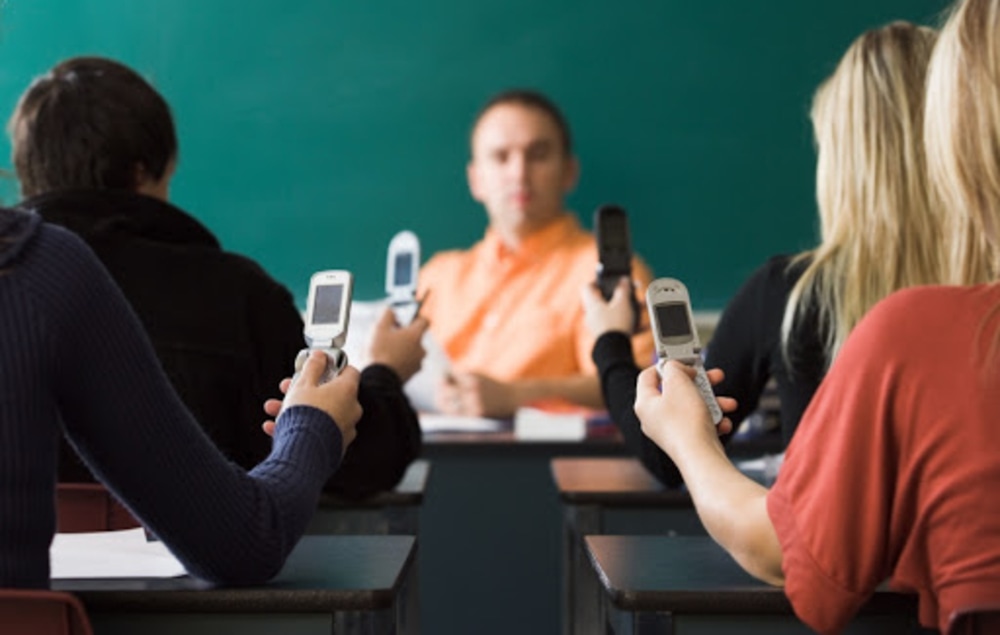 Susa, gita gratis per chi non usa il cellulare per 15 giorni