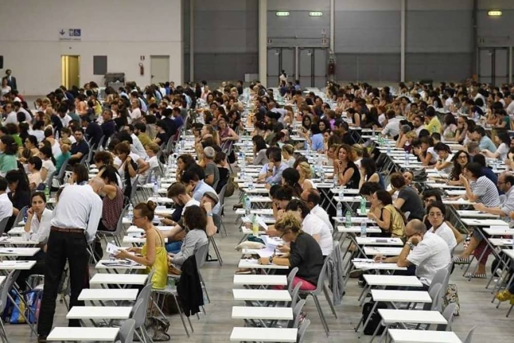 Concorso per 32mila docenti precari dopo l'estate: l'intesa raggiunta nella notte