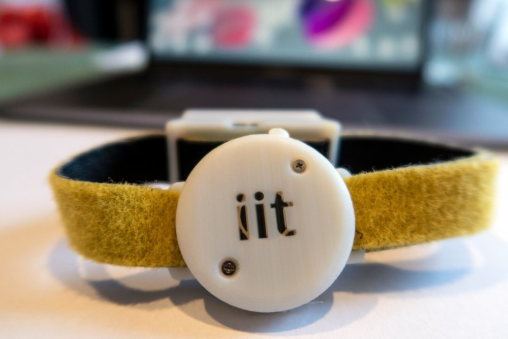 iFeel-You, il braccialetto che potrebbe servire per il rientro a scuola