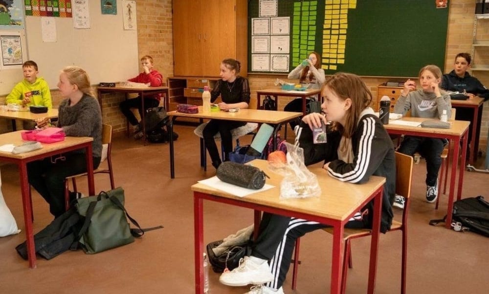 Rientro a scuola a settembre: prende campo il ritorno a gruppi