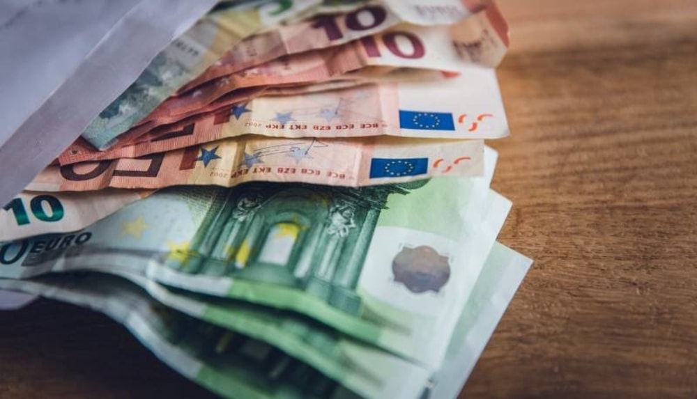 Contratti Dipendenti Pubblici: 50 euro in più di stipendio, ma meno per la Scuola