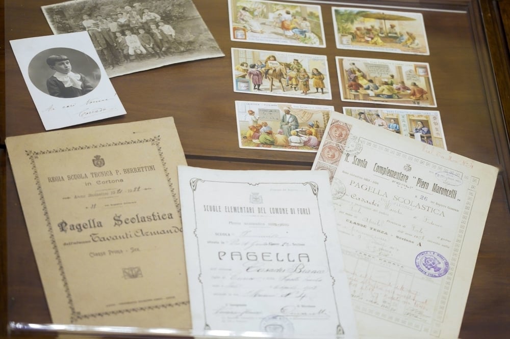 Dal libro Cuore alla lavagna digitale: la mostra del Ministero dell'Istruzione