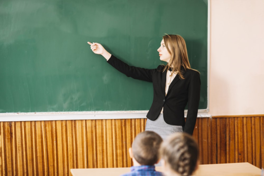 Stipendi Scuola: i maestri italiani guadagnano il 12% in meno rispetto alla media UE