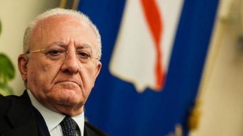 Rientro a Scuola, De Luca chiede stop di 20 giorni con recupero a giugno