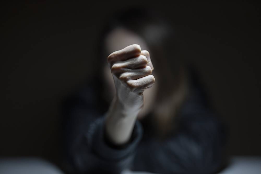 Studente colpisce docente con un pugno dopo un rimprovero: segnalato alla Procura dei Minori