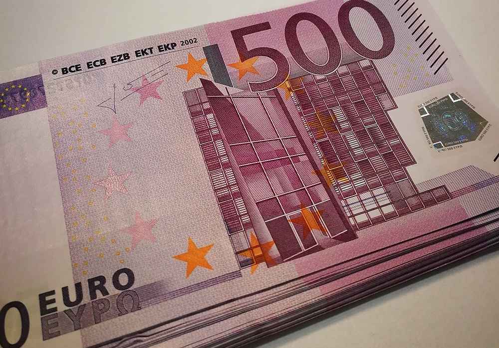 Stipendio Docenti ATA Dicembre 2023: accredito venerdì 15 con tredicesima e anticipo di IVC