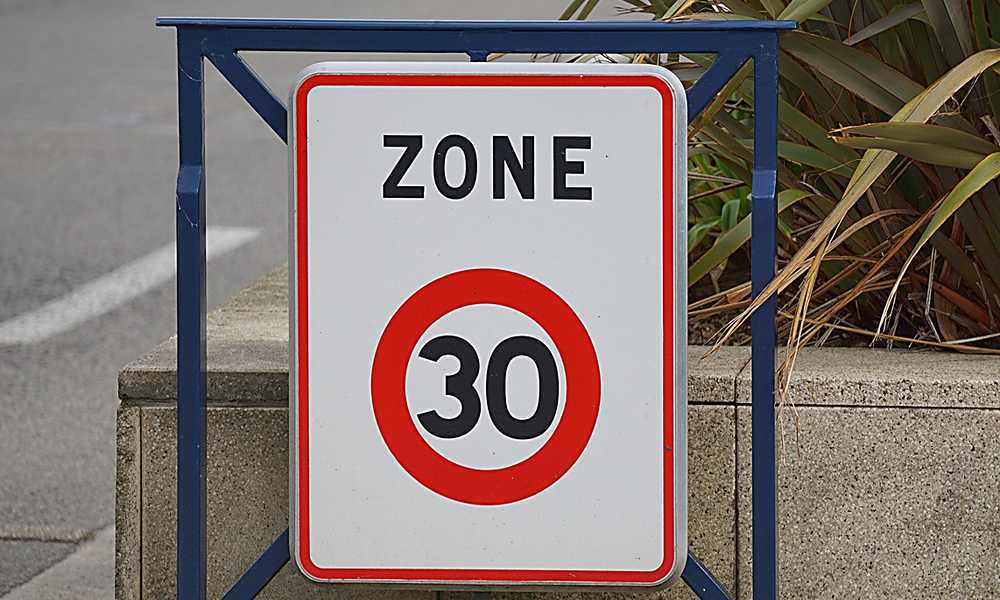 Salvini: “Ok a velocità ridotta vicino a scuole e asili ma no a 30 km/h in tutte le strade”