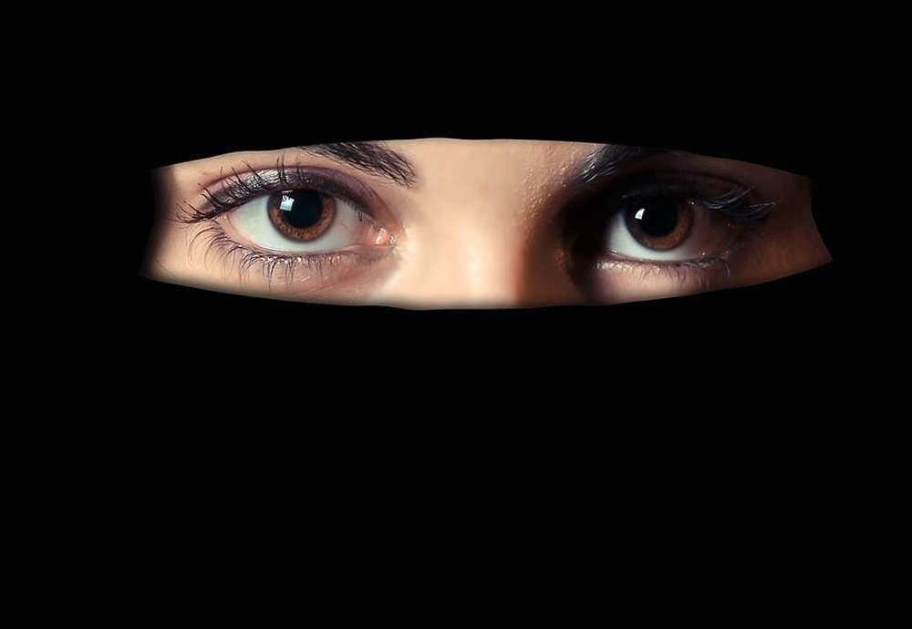 Bambina col niqab a scuola a Pordenone, la maestra le fa scoprire il viso