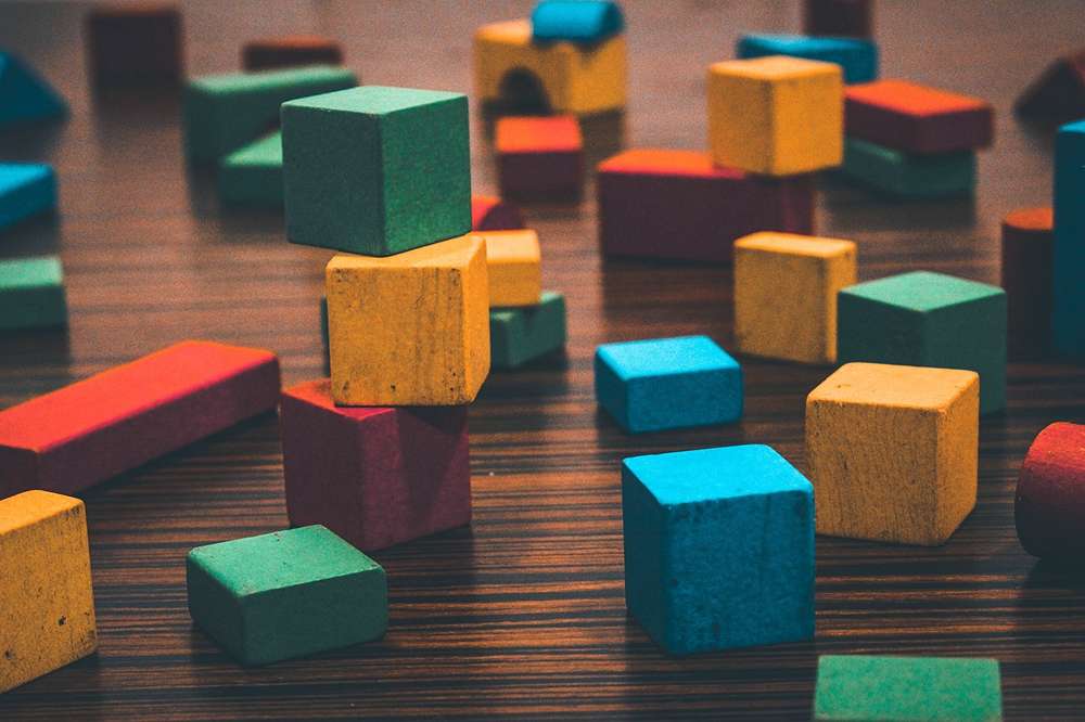 Metodo Montessori, applicazione anche alle scuole medie dal 2025-2026: la legge in Gazzetta Ufficiale