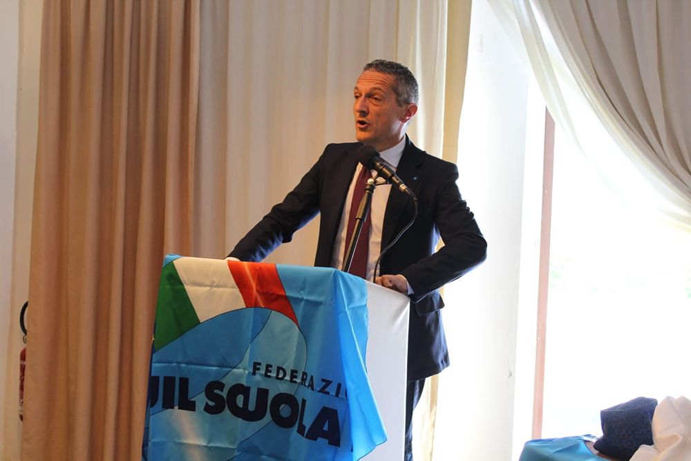 Tagli sulla Scuola: il commento di Uil Scuola