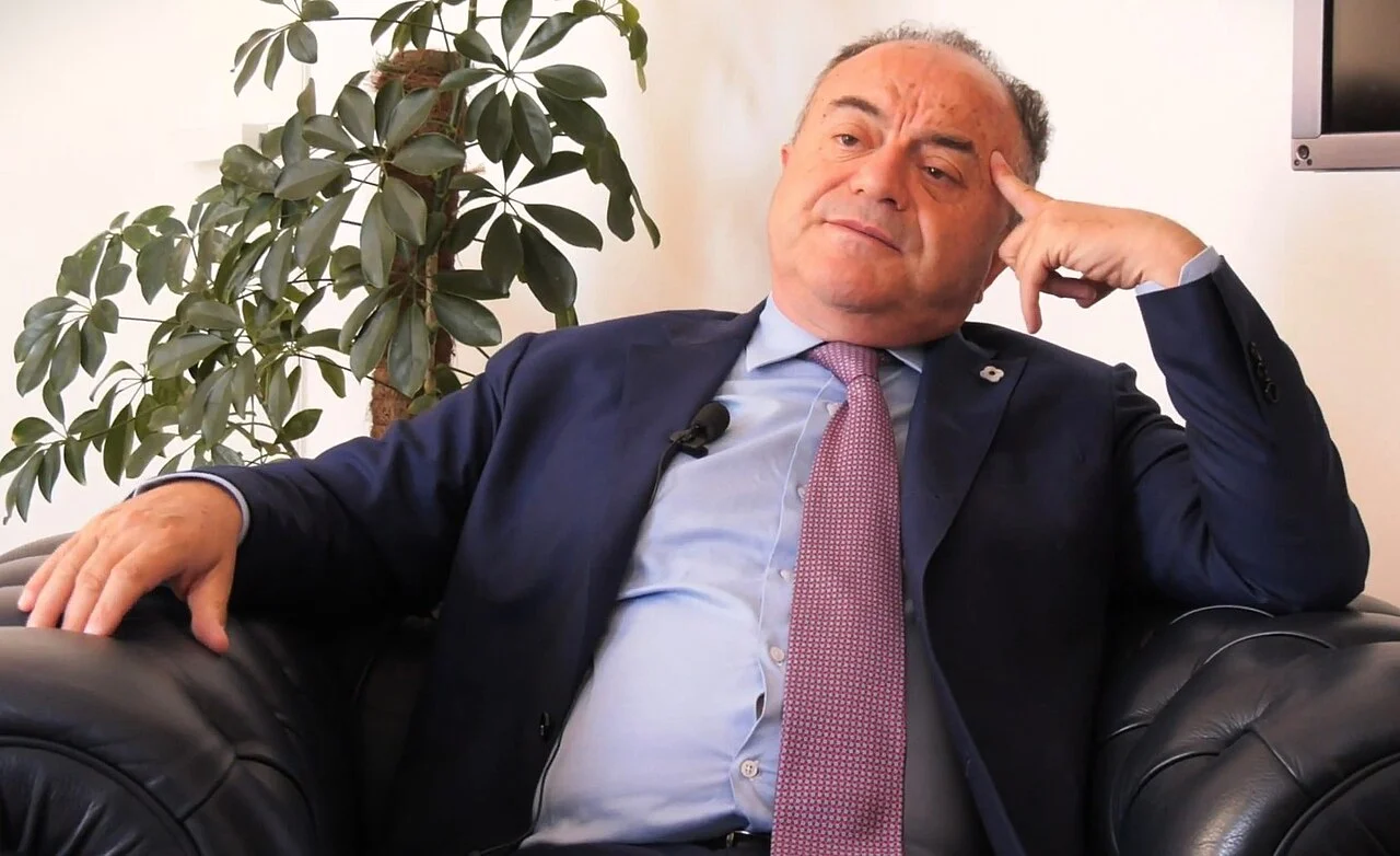 Genitori, sveglia! Gratteri: “Se vostro figlio veste da killer, siete complici”