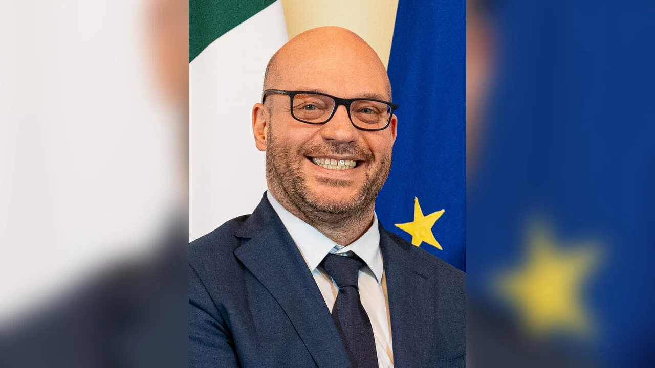 Opposizioni a Fontana: sanzioni per Bignami dopo le accuse a Scalfaro