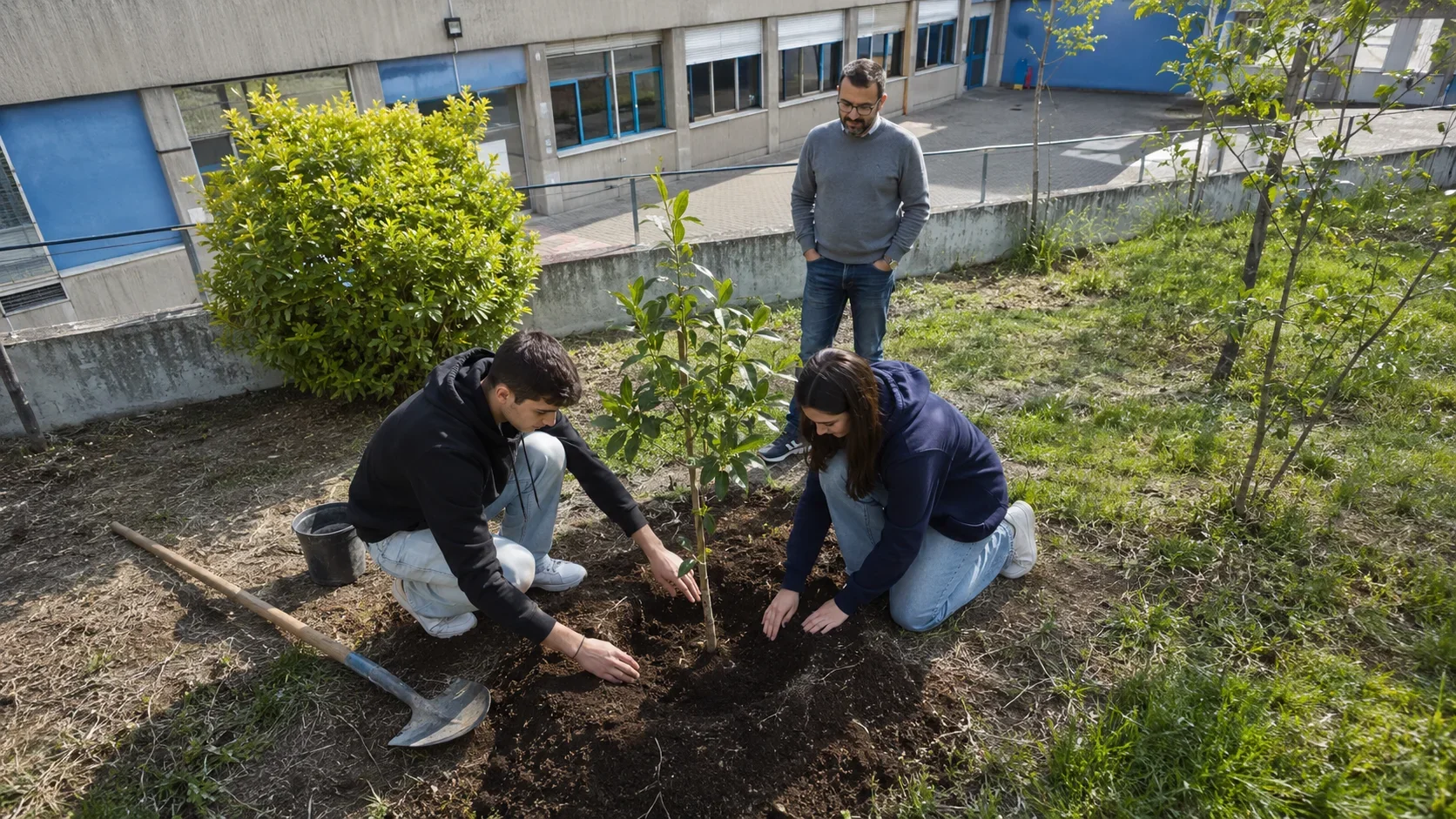 Milano, quattro studenti di Crans-Montana tornano al liceo Virgilio