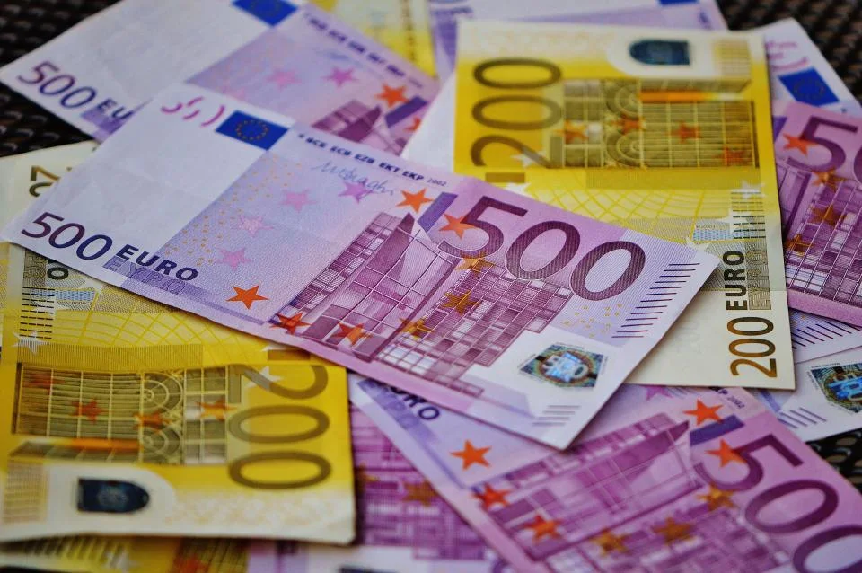 Stipendio docenti e ATA: accredito oggi 21 agosto, le novità